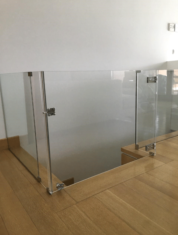 πορτάκι plexiglass σε σκάλα μεζονέτας