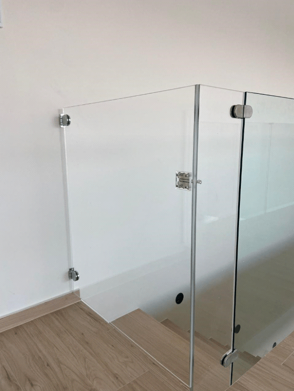 πορτάκι plexiglass σε σκάλα μεζονέτας