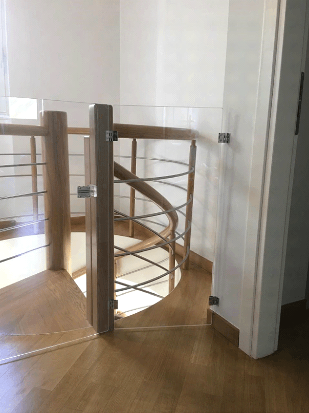 plexiglass σε εσωτερική σκάλα μεζονέτας