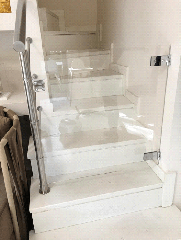 πορτάκι plexiglass σε σκάλα μεζονέτας